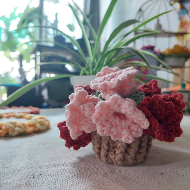 Flower pot into coaster