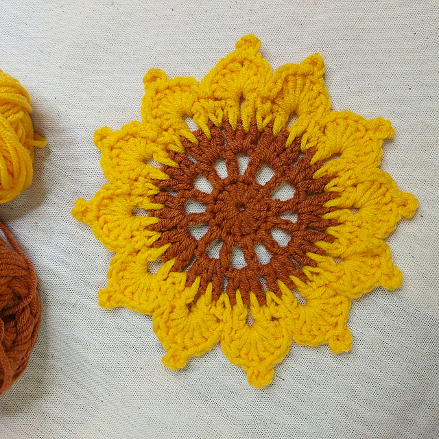 Ravelry Easy Sunflower coaster pattern by Thao Homemade Crochet