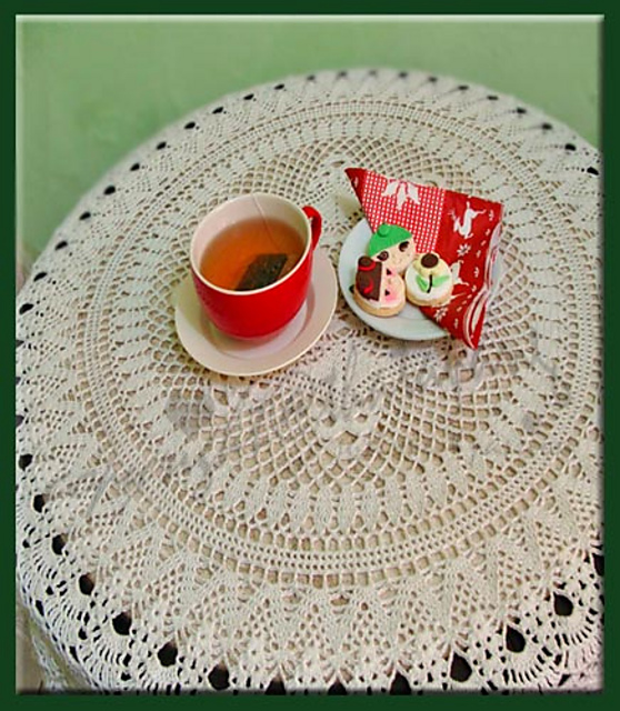 Family Gathering Doily