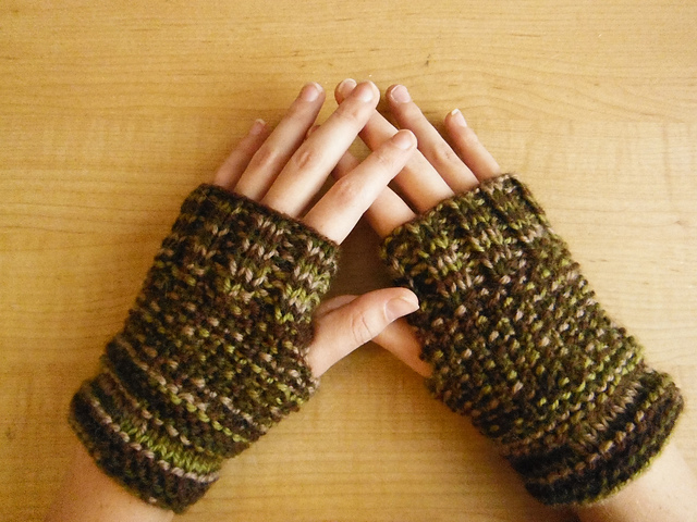 Cozy Moss Stitch Mitts