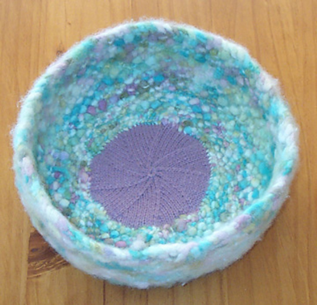 Quondong Knitted Cat or Yarn Basket