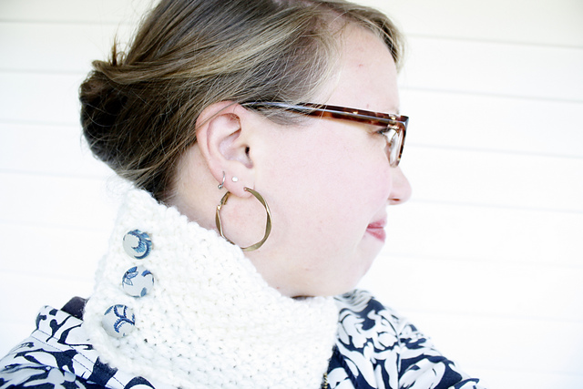 Moss Stitch Cowl with Buttons
