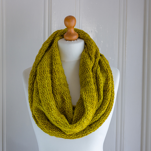 Seeded Rib Cowl