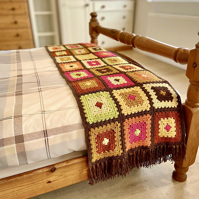 Trellis Granny Square Bed Runner