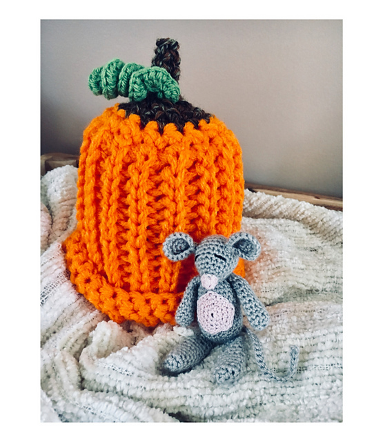 Crochet Pumpkin Hat and Mouse