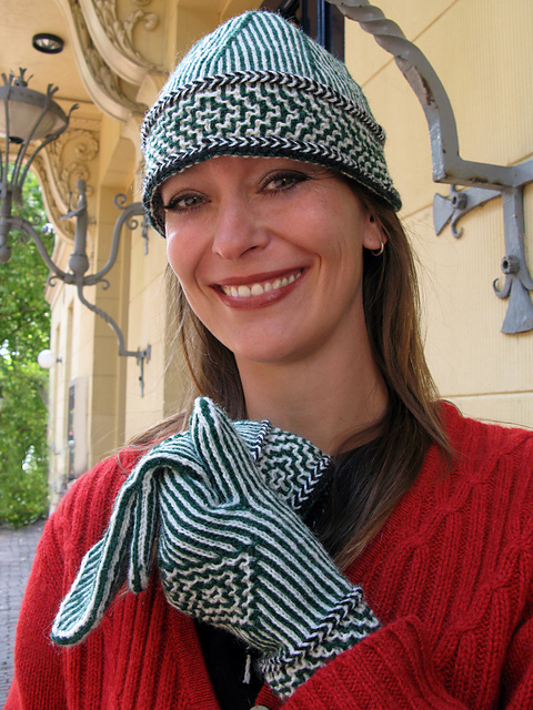 Mittens and hat Kerstin in Twined Knitting technique