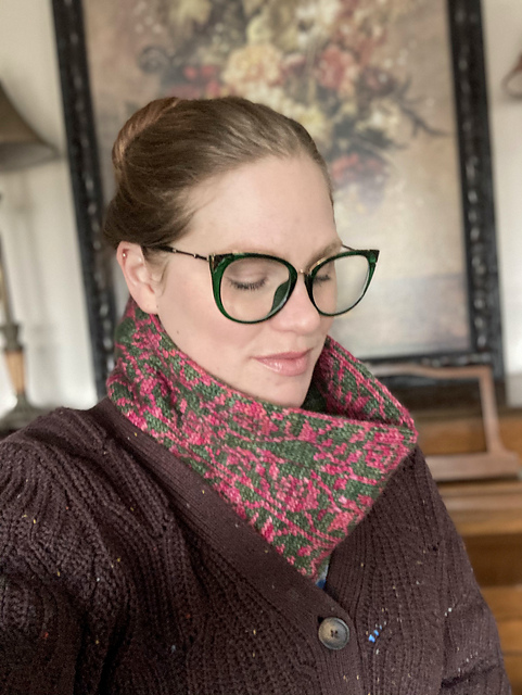 The Rosy Cozy Cowl