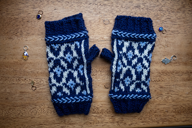 Tessellating Hamsa Mitts