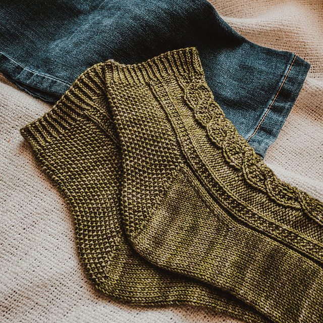 Festive Garland Socks