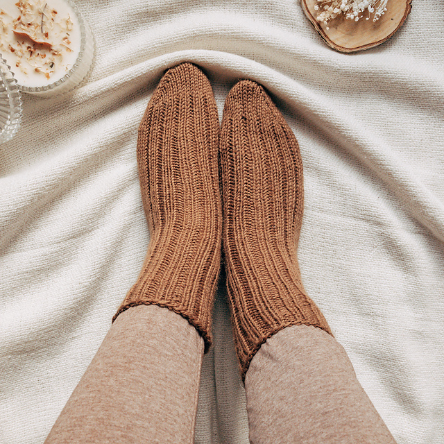 Ravelry Minimalist Socks pattern by Izabela Grzybek