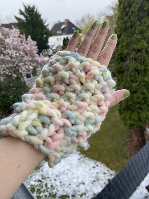 Super chunky fingerless mittens