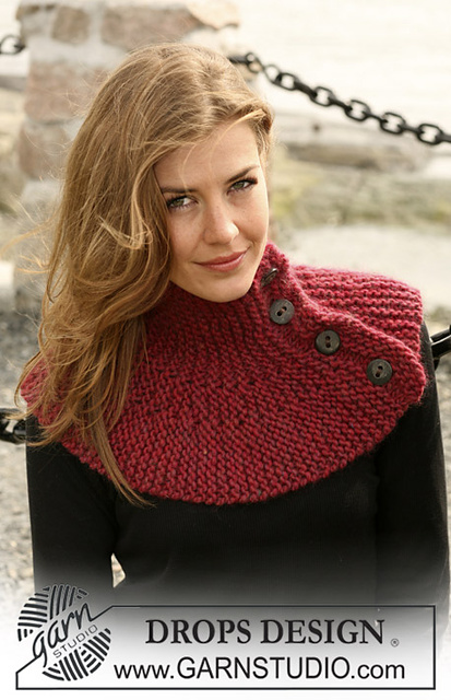 104-43 Garter stitched neck with buttons
