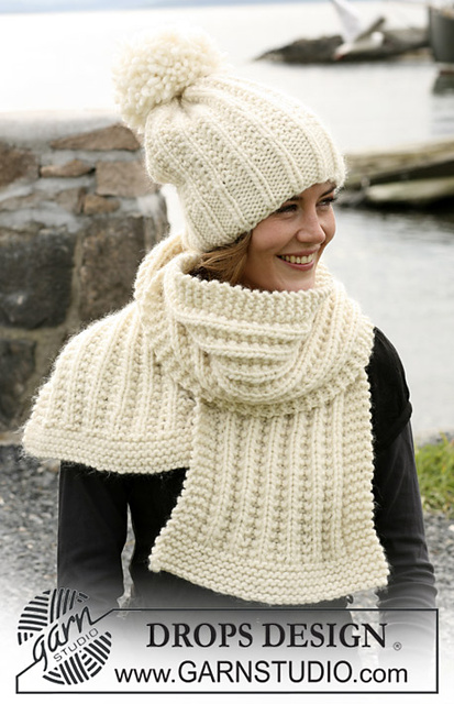 104-29 a Polar Express Scarf