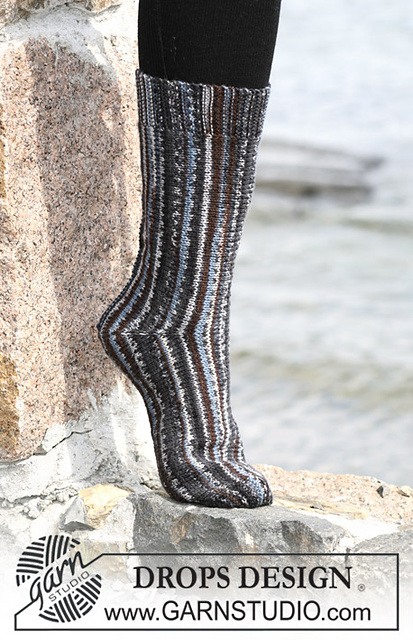 103-43 Socks knitted in Stocking st sideways 