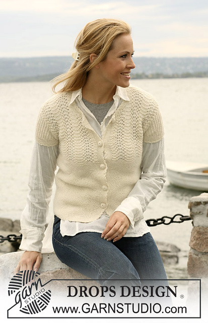 103-38 Jacket with short sleeves and wave pattern