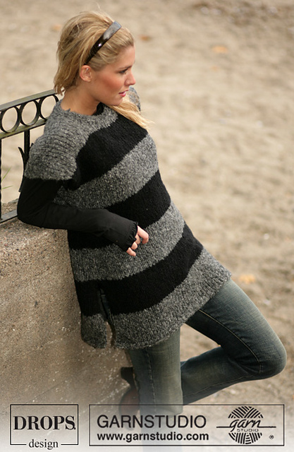0-412 Long sleeveless jumper with stripes