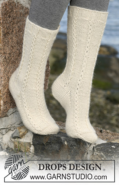 102-15 Socks with cables