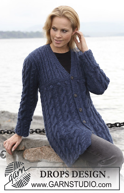 102-22 Long jacket with cables