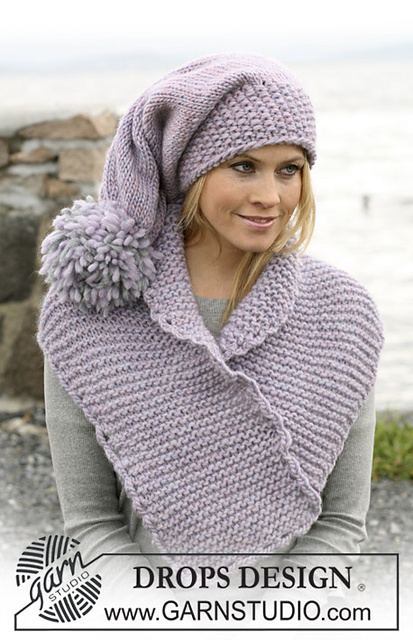102-33 a - Long hat with large pompom
