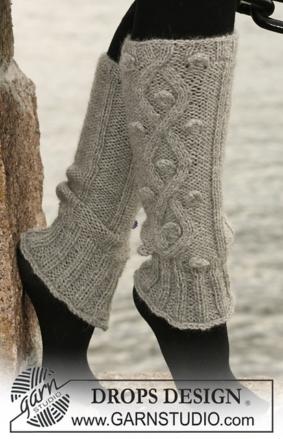 102-38 Leg warmers with cables