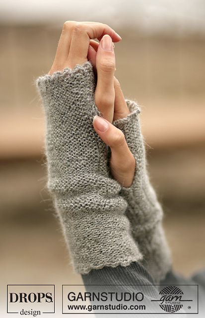 98-33 Wrist warmers