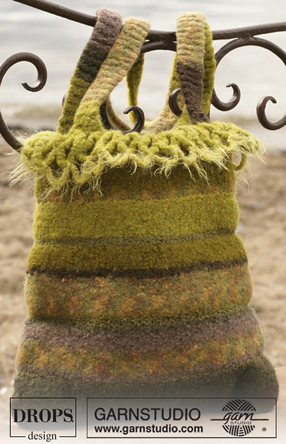 98-49 Felted bag with stripes