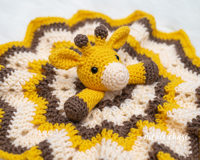 Hug Me Giraffe Lovey