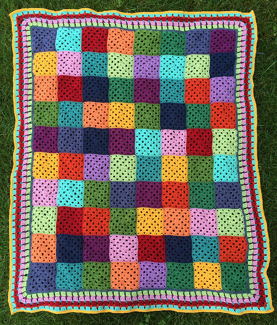 Ravelry Milo Granny Square Blanket pattern by Jessica Dayon