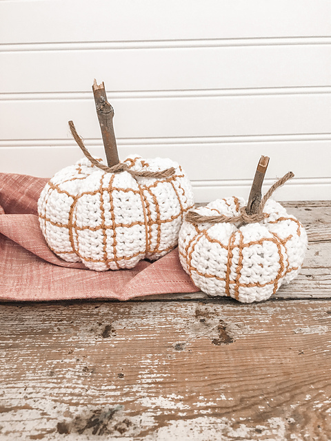 Darlin Plaid Pumpkin