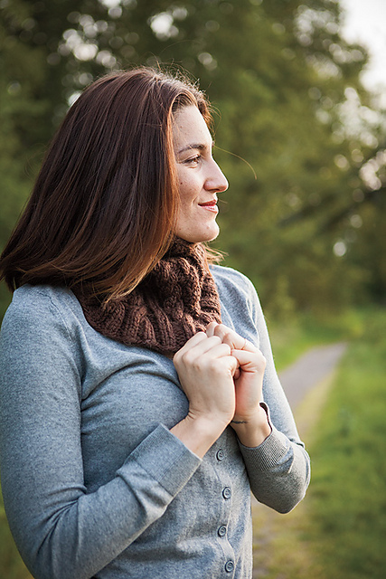 Simple Cabled Cowl