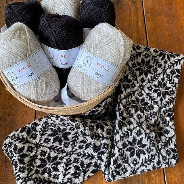 2-Color Tapestry Cowl
