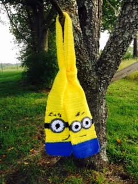 Minion scarf