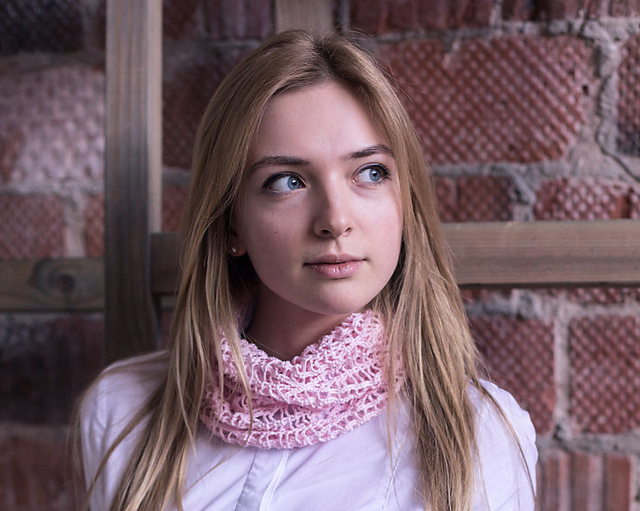 Lacy leaf cowl
