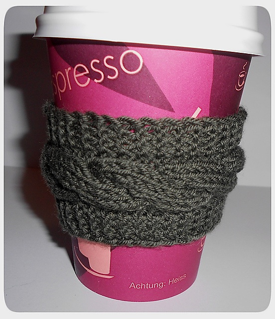 Cable knit coffee cozy