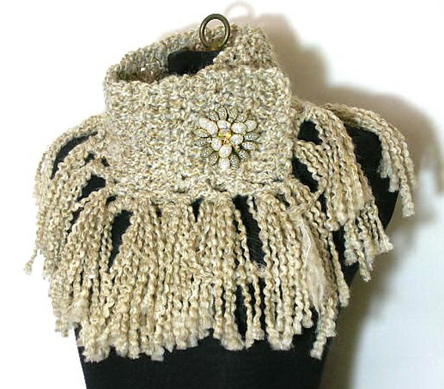 Fringe Scarflette
