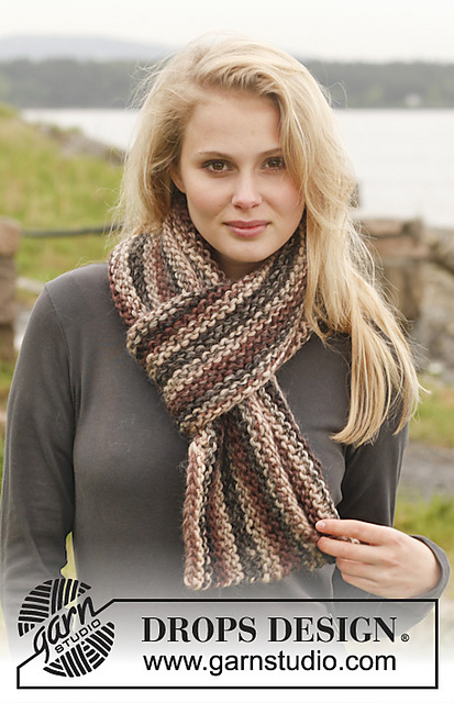 0-956 Scarf in garter stitch