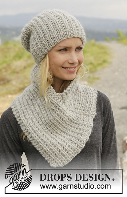 157-32 Astrid Neckwarmer