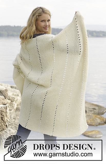 0-1035 Cuddle by the Sea