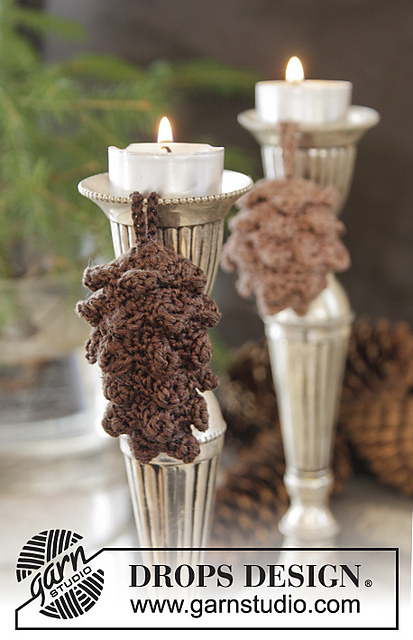 0-1064 Holly Pine Cone!