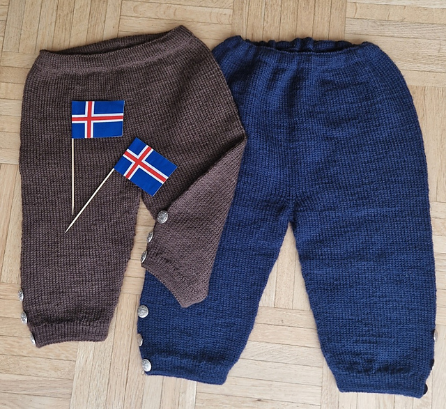 Hnébuxur við strákabúning
