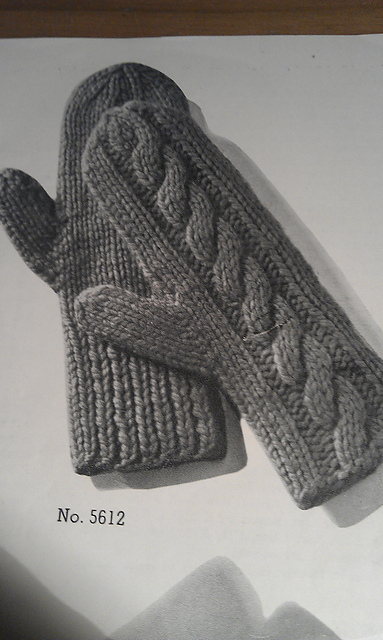 Cable Back Mittens #5612