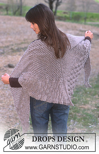 93-37 Shawl with berry and leaf pattern