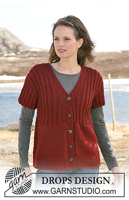 114-14 Knitted jacket in stocking st and rib