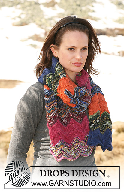 114-24 Scarf with zigzag pattern