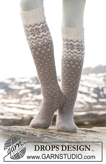 116-47 socks with Norwegian pattern and cables
