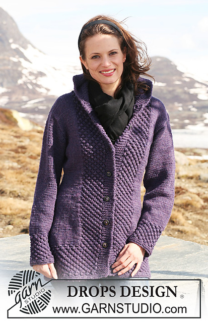 117-38 Jacket with hood and berry pattern