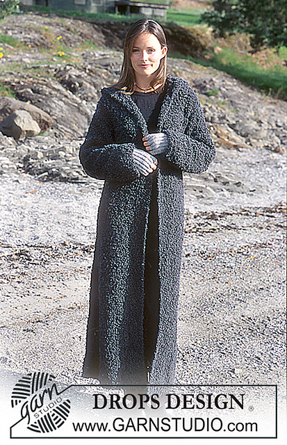 67-19 a - Long coat with hood