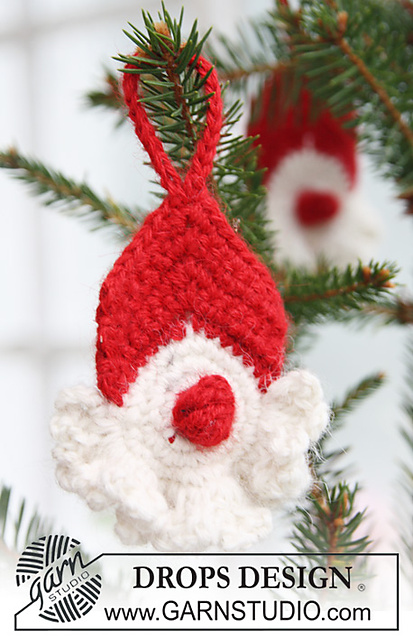 0-563 Crochet Santa