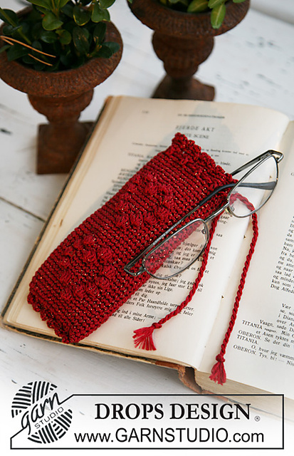 0-583 Crochet spectacle case for Christmas