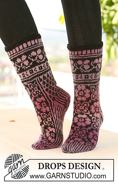 126-4 Ring of Roses Socks